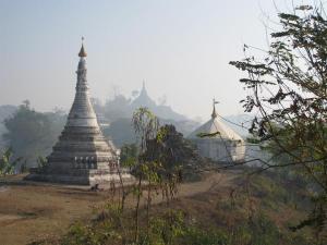 les stupas du monastère Haridaung
